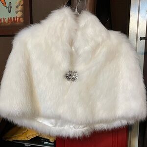 Elegant White Faux Fur Shawl with Brooch